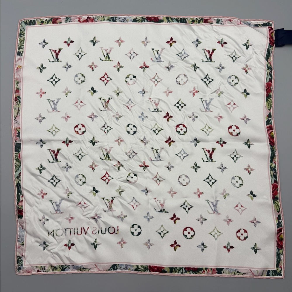 Louis Vuitton Garden silk scarf - Picture 4 of 8